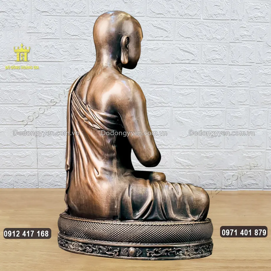 Bề mặt tượng được hun n&acirc;u giả cổ uy nghi&ecirc;m, cổ k&iacute;nh